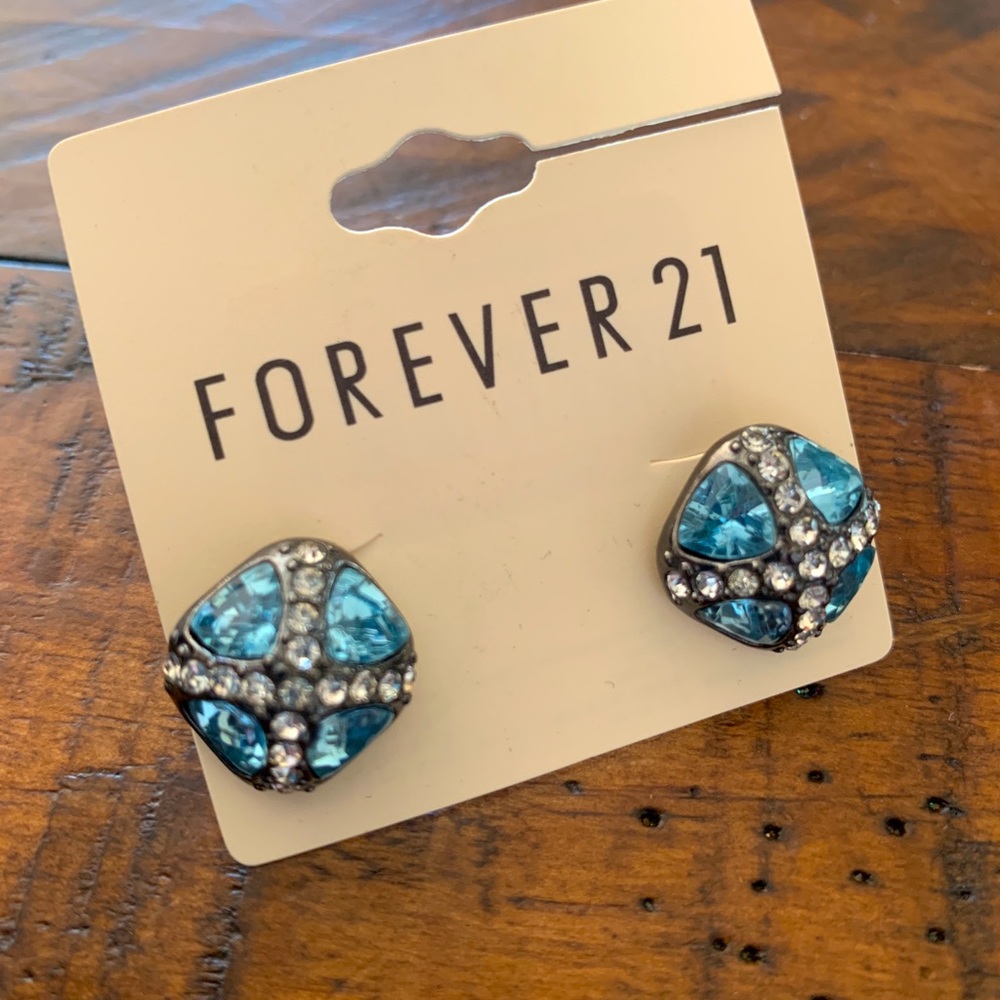 NEW Forever 21 Sparkly Blue Studded Earrings